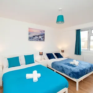 Hébergement de vacances Stunning Four Bedroom House Close To Excel, O2 & With Free Parking, Londres