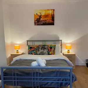 Stratford Cozy Double Homestay