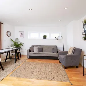 Ida Pod Places - New Cross Gate Apartment